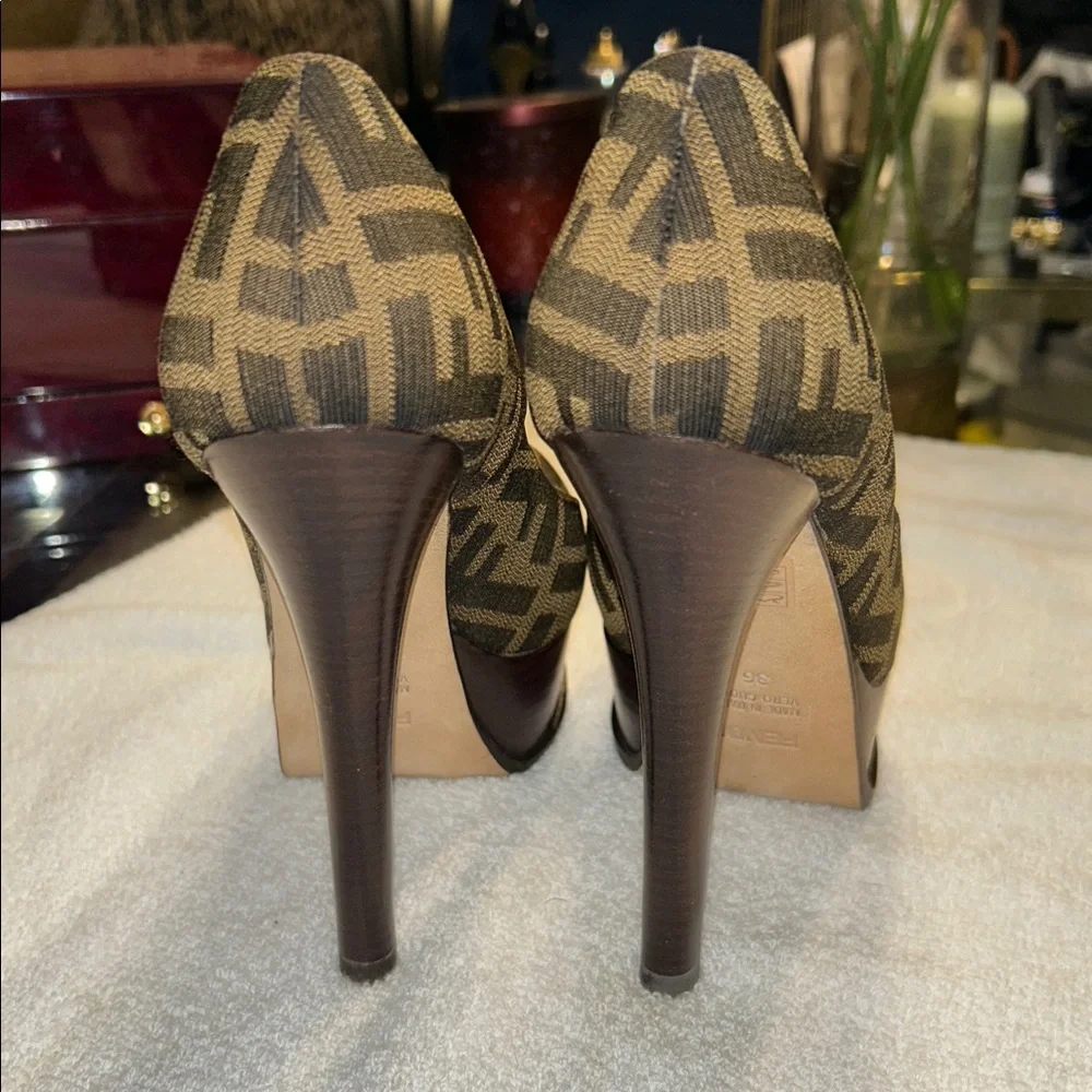 Fendi - Picture 5 of 9